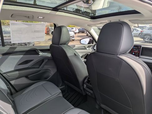 New 2026 Volkswagen Tiguan SE image 33