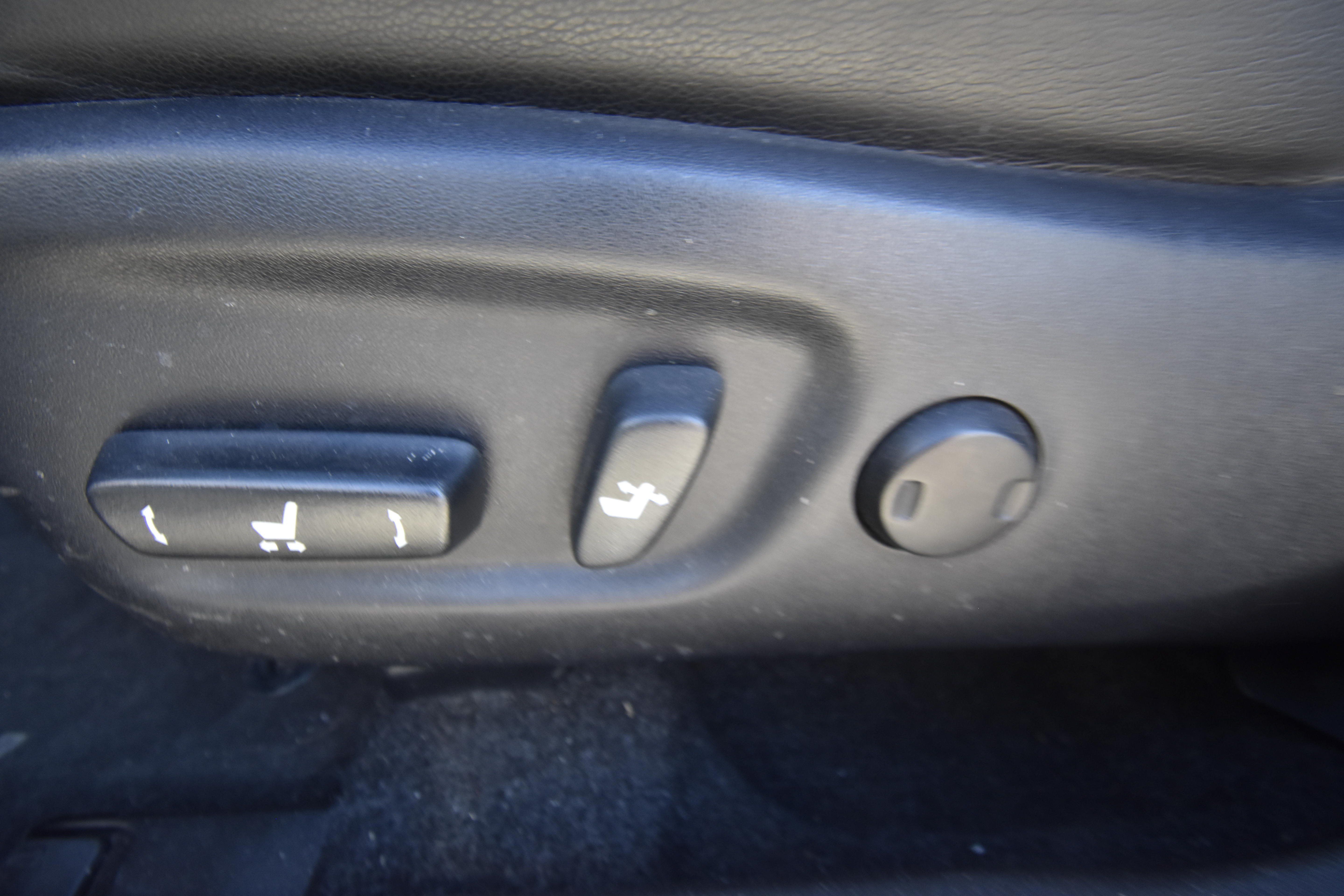 Used 2015 Toyota Prius V Five FWD image 10