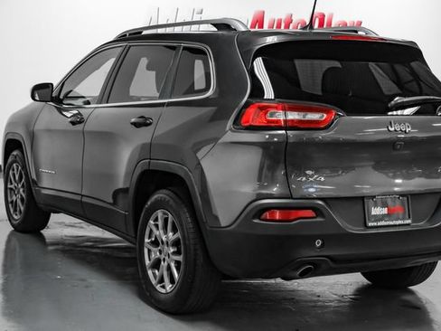 Used 2018 Jeep Cherokee Latitude Plus AWD/4WD image 12