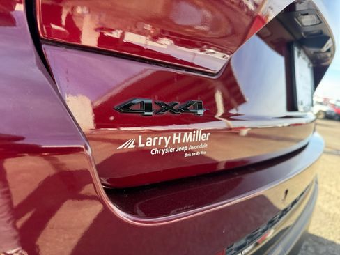 Certified 2023 Jeep Grand Cherokee Limited w/ Black Appearance Package image 27