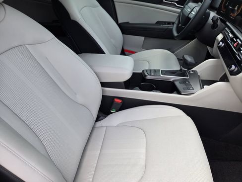 New 2026 Kia Sportage EX FWD image 11