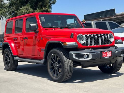 Used 2025 Jeep Wrangler Unlimited Sahara AWD/4WD image 10