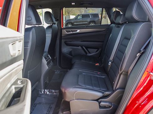 Used 2025 Volkswagen Atlas Cross Sport SEL R-Line AWD/4WD image 18
