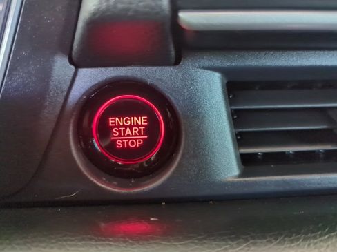 Used 2025 Honda Pilot Black Edition image 17