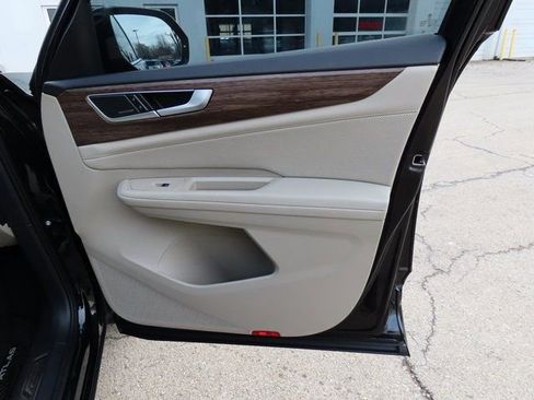 Used 2025 Volkswagen Atlas SEL Premium R-Line image 10