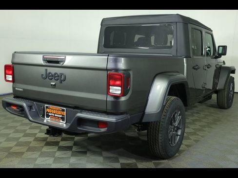 New 2026 Jeep Gladiator Sport image 7