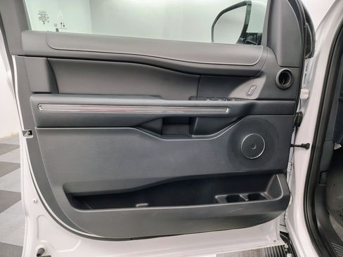 Used 2024 Ford Expedition Max XLT image 25