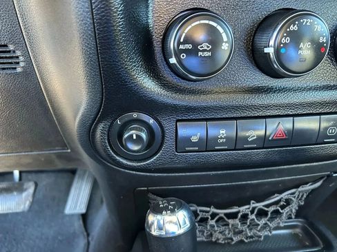 Used 2011 Jeep Wrangler Unlimited Sahara w/ Connectivity Group AWD/4WD image 20