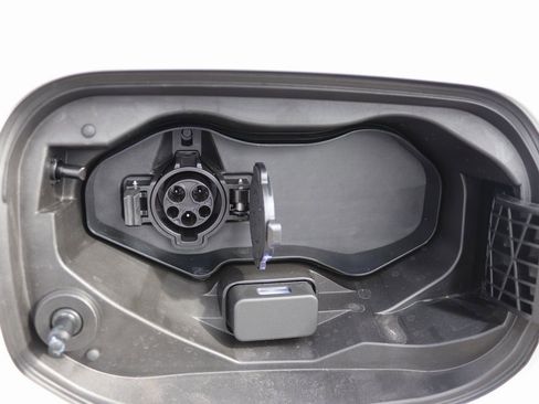 New 2025 Mitsubishi Outlander SE image 28