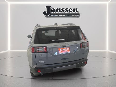 New 2026 Jeep Cherokee Laredo image 4