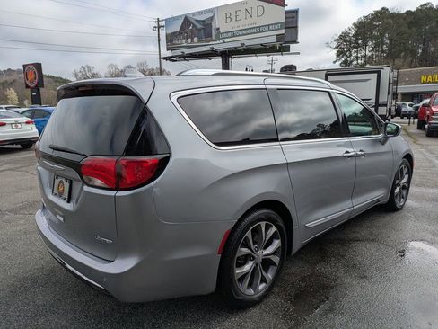 Used 2019 Chrysler Pacifica Limited image 4