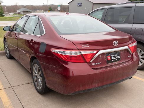 Used 2016 Toyota Camry XLE w/ Moonroof Package image 5