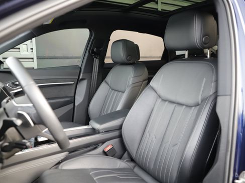 Used 2022 Audi e-tron S Prestige image 16