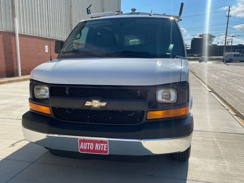 Used 2015 Chevrolet Express 2500 image 2