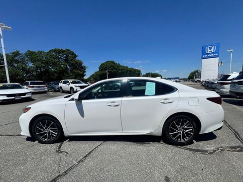 Used 2017 Lexus ES 350 w/ Luxury Package FWD image 3