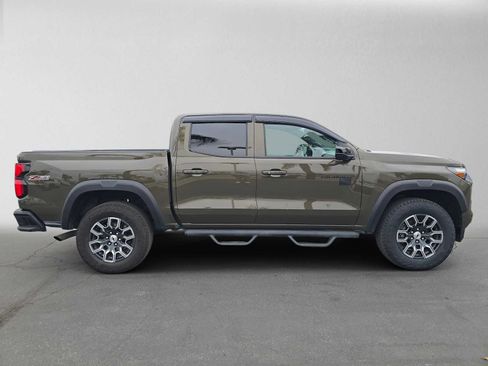 Used 2024 Chevrolet Colorado Z71 w/ Z71 Convenience Package 2 AWD/4WD image 2