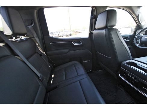 Used 2025 Chevrolet Silverado 1500 High Country w/ High Country Premium Package AWD/4WD image 10