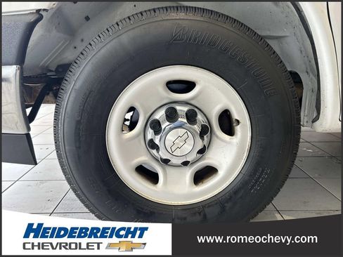 Used 2017 Chevrolet Express 2500 LT w/ LT Preferred Equipment Group RWD image 7