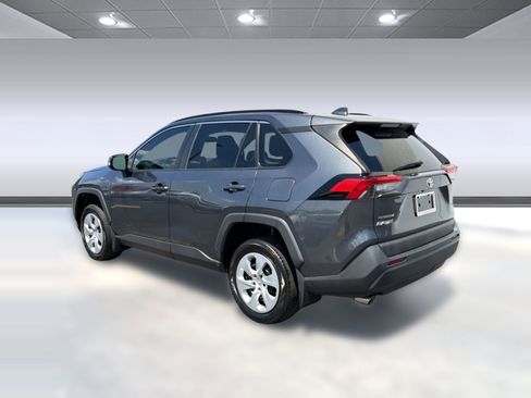 Used 2019 Toyota RAV4 LE AWD/4WD image 3