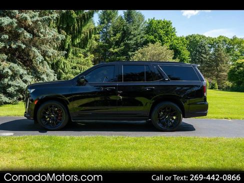 Used 2023 Cadillac Escalade Sport Platinum w/ LPO, ONYX Package AWD/4WD image 2