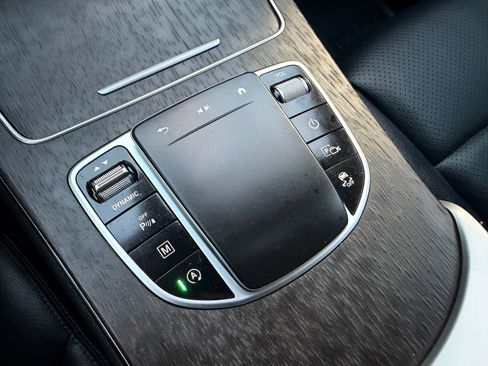 Used 2021 Mercedes-Benz GLC 300 4MATIC image 40