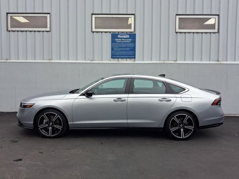 Used 2025 Honda Accord Sport image 2