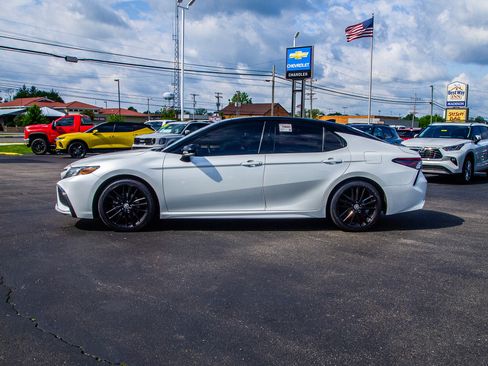 Used 2021 Toyota Camry XSE FWD image 4