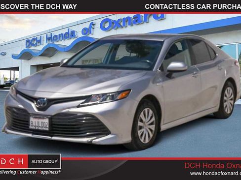 Used 2019 Toyota Camry LE FWD image 1