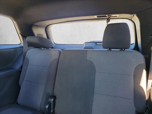 Used 2023 Chevrolet Traverse LT FWD image 14