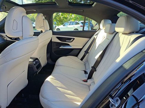 New 2026 Mercedes-Benz E 350 4MATIC Sedan image 6