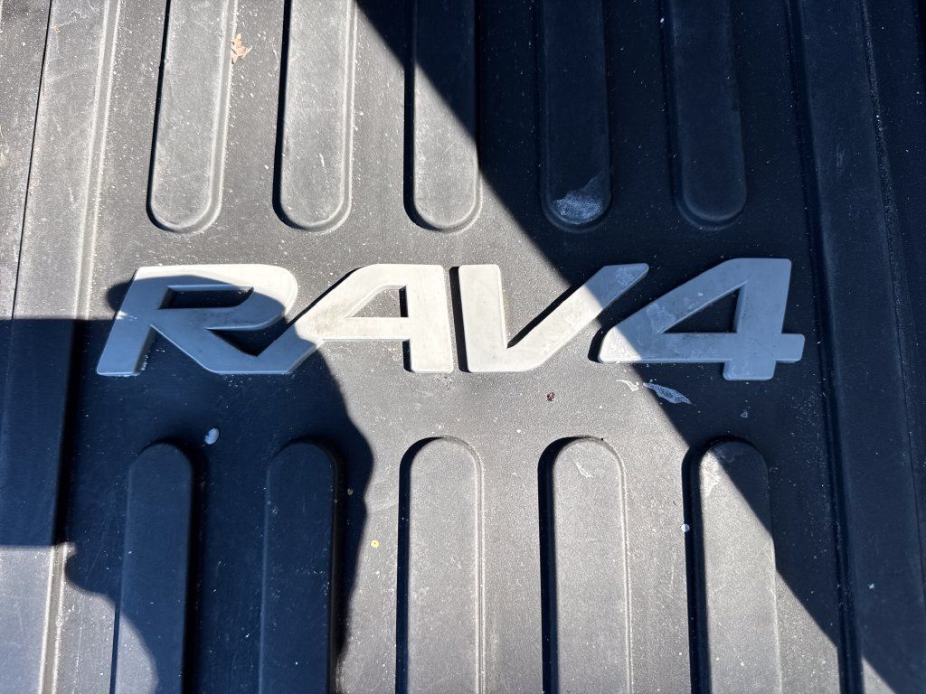 Used 2022 Toyota RAV4 XLE Premium AWD/4WD image 10
