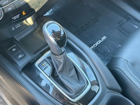 Used 2019 Nissan Rogue SL w/ Premium Package image 28