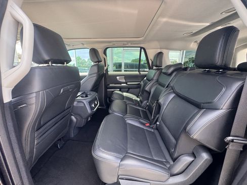 Used 2025 Ford Expedition Max Platinum AWD/4WD image 9