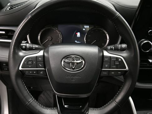 Certified 2024 Toyota Highlander XSE image 12