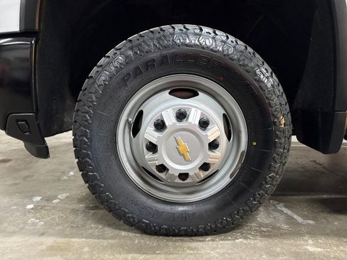 Used 2024 Chevrolet Silverado 3500 W/T image 37