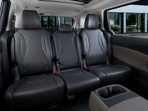 New 2026 Kia Carnival SX FWD image 16