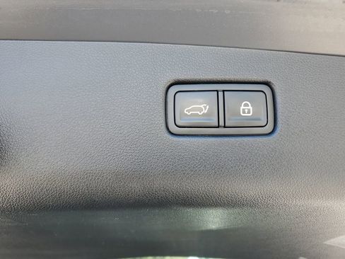 Used 2022 Genesis GV70 2.5T w/ Advanced Package image 14