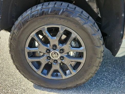 Used 2024 Toyota Tundra Platinum AWD/4WD image 17