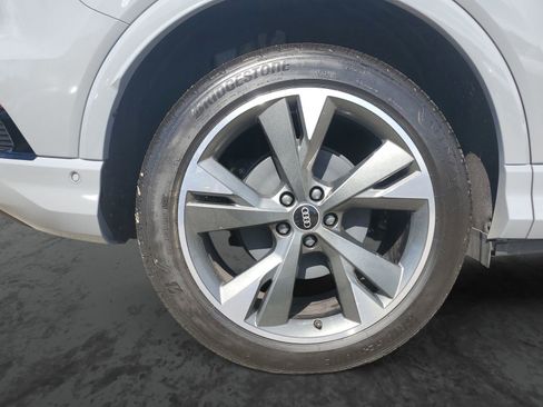 Used 2024 Audi Q4 e-tron Prestige image 5