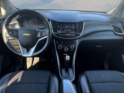 Used 2022 Chevrolet Trax LT w/ LT Convenience Package image 7