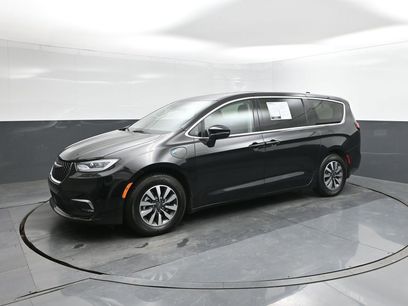 Used 2023 Chrysler Pacifica Touring-L