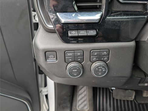 Used 2024 Chevrolet Silverado 2500 LTZ w/ LTZ Convenience Package image 21