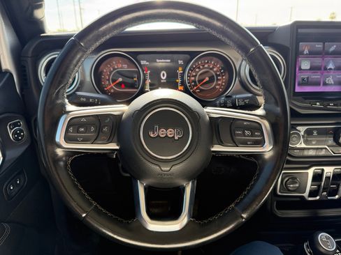 Used 2018 Jeep Wrangler Unlimited Sahara w/ Uconnect 4C Nav & Sound Group AWD/4WD image 9