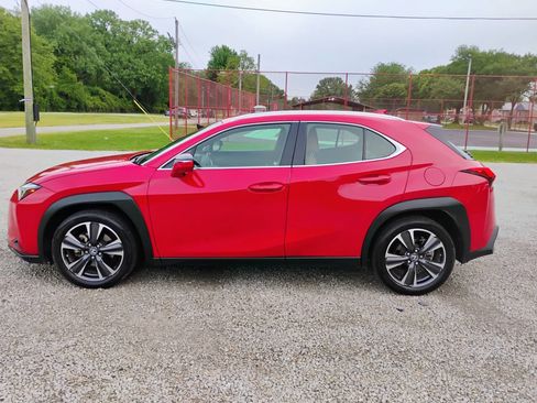 Used 2019 Lexus UX 200 w/ Premium Package FWD image 9