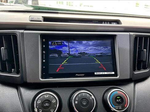 Used 2018 Toyota RAV4 LE w/ All Weather Liner Package FWD image 21