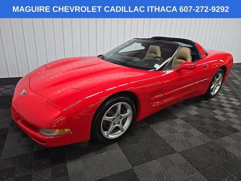 Used 2003 Chevrolet Corvette Coupe w/ Preferred Equipment Group RWD image 12