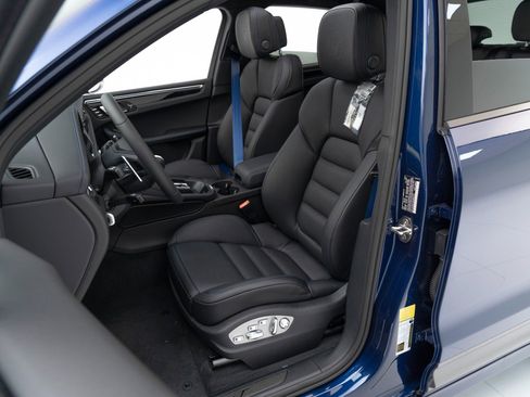 New 2025 Porsche Macan Turbo image 5