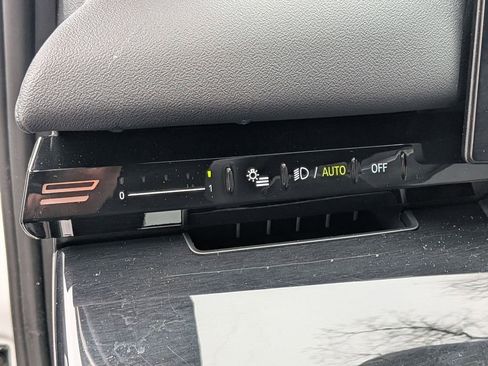 Used 2024 BMW 530i xDrive w/ Convenience Package image 17