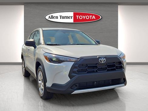 Used 2026 Toyota Corolla Cross L image 2