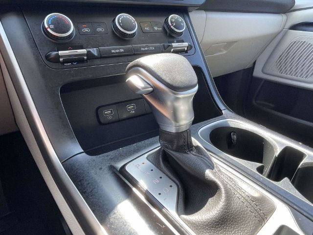 Certified 2024 Kia Carnival LX FWD image 32